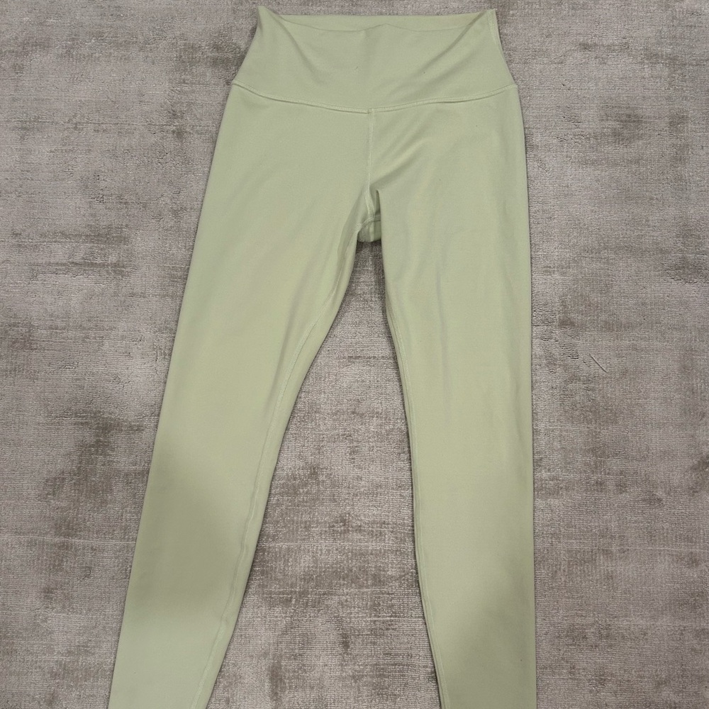 Alo Yoga 7/8 light green leggings, size medium